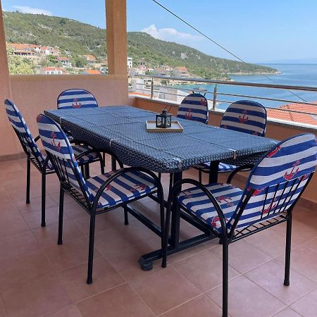 Apartman Emilija Vinišće Exterior foto