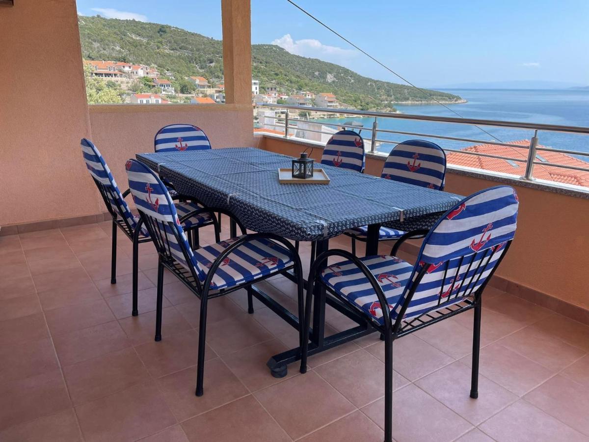 Apartman Emilija Vinišće Exterior foto