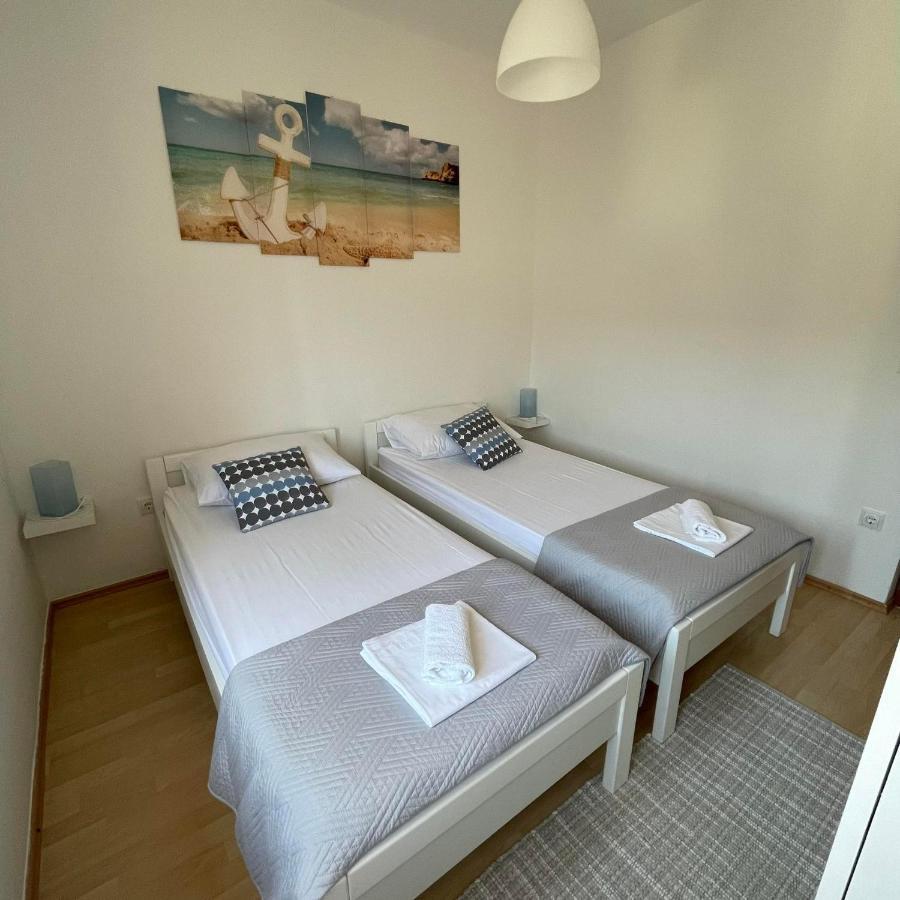Apartman Emilija Vinišće Exterior foto