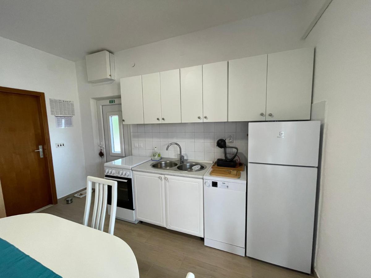 Apartman Emilija Vinišće Exterior foto
